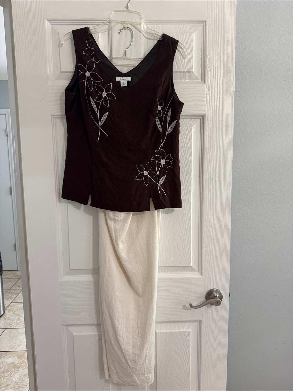 dressbarn Brown Sleeveless Top with White Floral Stitching